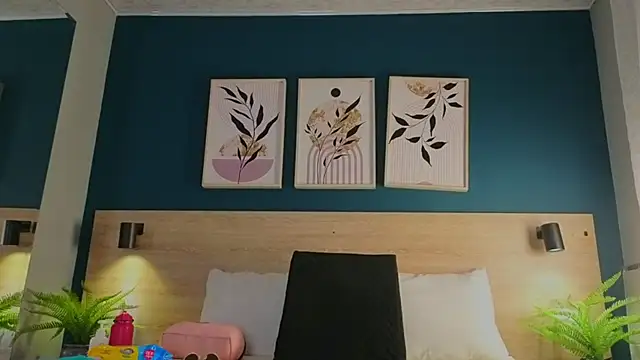 GabyPetit online show from 10-31-25, 07:48