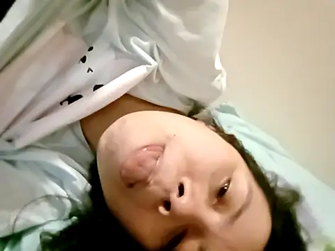 Snapshot of doggiepossession chatting on 03-18-25, 06:57 doggiepossession online show from 03-18-25, 06:57