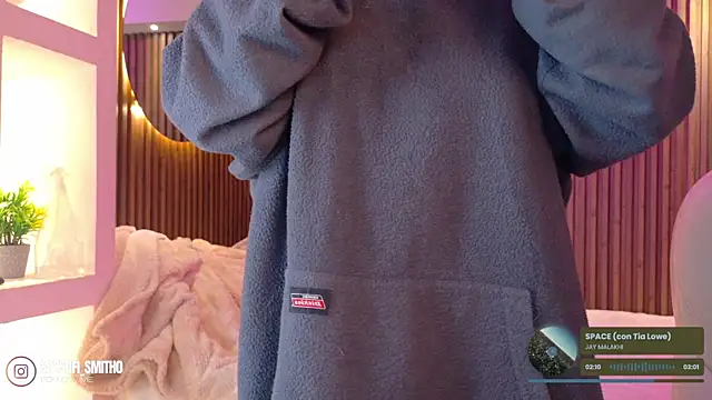 Lucy Smith2 online show from 12-18-25, 03:56