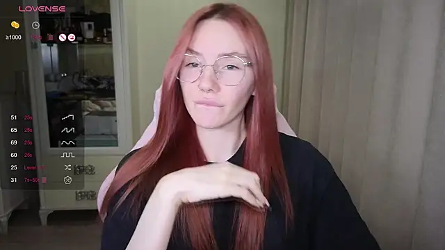 Snapshot of littlevildevil chatting on 10-15-25, 10:59 littlevildevil online show from 10-15-25, 10:59