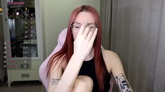 Snapshot of littlevildevil chatting on 10-22-25, 11:10 littlevildevil online show from 10-22-25, 11:10