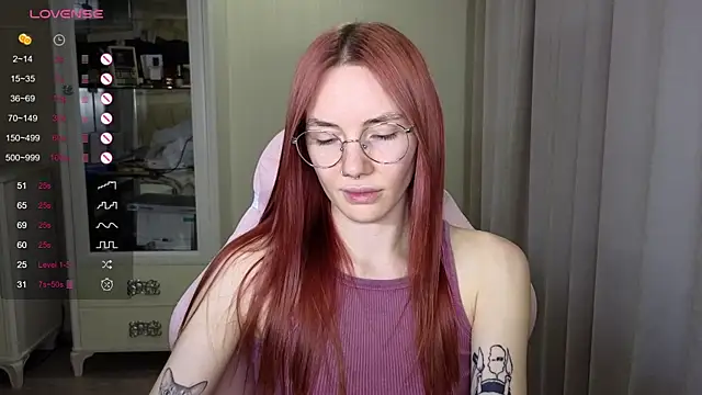 Snapshot of littlevildevil chatting on 10-25-25, 10:34 littlevildevil online show from 10-25-25, 10:34