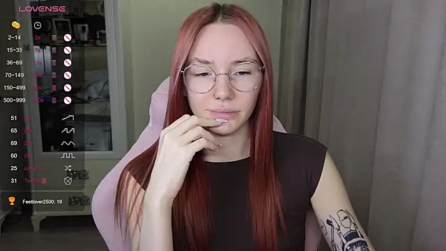 Snapshot of littlevildevil chatting on 10-31-25, 11:00 littlevildevil online show from 10-31-25, 11:00