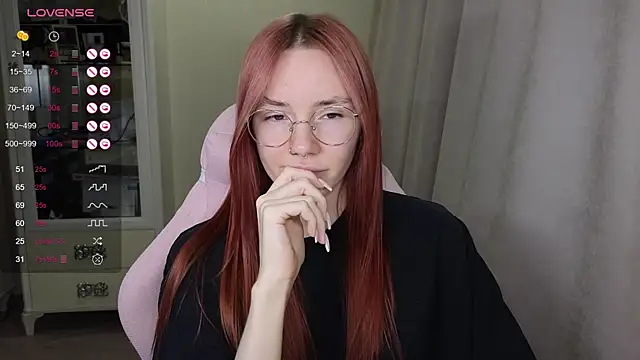 Snapshot of littlevildevil chatting on 11-01-25, 10:28 littlevildevil online show from 11-01-25, 10:28