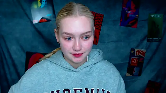 Snapshot of MademoiselleCl chatting on 10-17-25, 06:16 MademoiselleCl online show from 10-17-25, 06:16