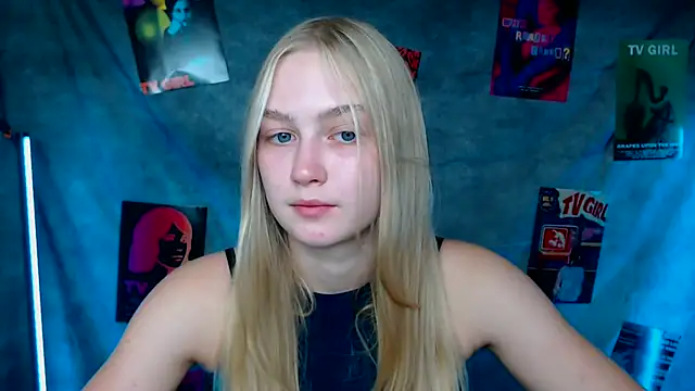 Snapshot of MademoiselleCl chatting on 10-18-25, 05:03 MademoiselleCl online show from 10-18-25, 05:03