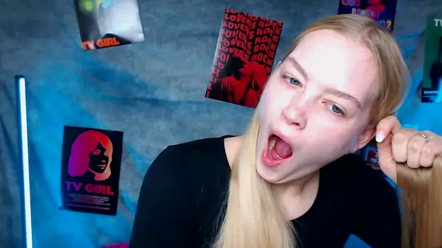 Snapshot of MademoiselleCl chatting on 10-20-25, 06:14 MademoiselleCl online show from 10-20-25, 06:14