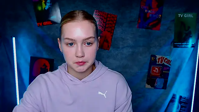 Snapshot of MademoiselleCl chatting on 10-21-25, 12:06 MademoiselleCl online show from 10-21-25, 12:06