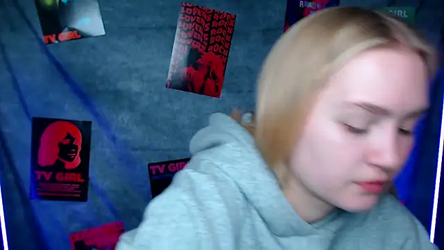 Snapshot of MademoiselleCl chatting on 10-24-25, 01:29 MademoiselleCl online show from 10-24-25, 01:29