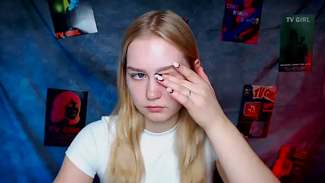 Snapshot of MademoiselleCl chatting on 11-06-25, 01:34 MademoiselleCl online show from 11-06-25, 01:34