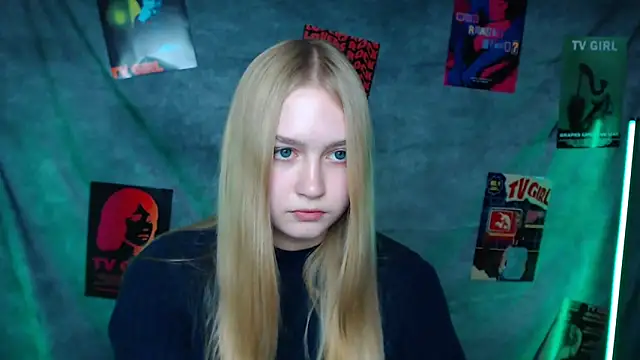 Snapshot of MademoiselleCl chatting on 11-08-25, 10:04 MademoiselleCl online show from 11-08-25, 10:04