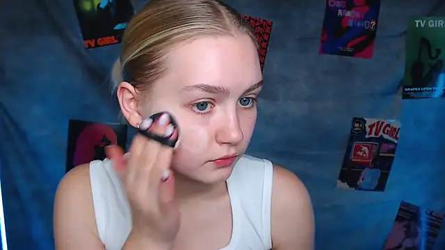 Snapshot of MademoiselleCl chatting on 11-13-25, 12:59 MademoiselleCl online show from 11-13-25, 12:59