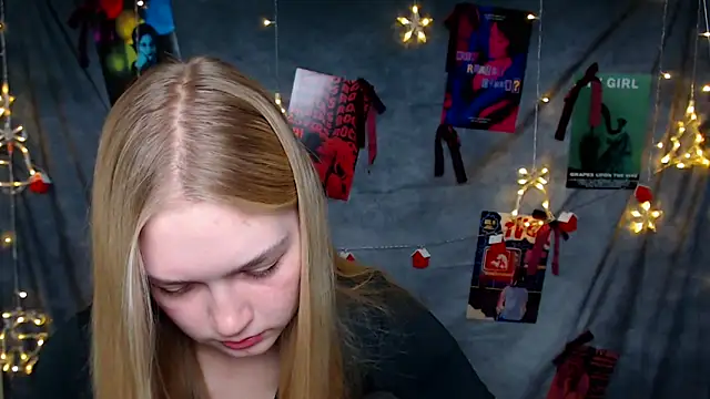 Snapshot of MademoiselleCl chatting on 12-13-25, 08:04 MademoiselleCl online show from 12-13-25, 08:04