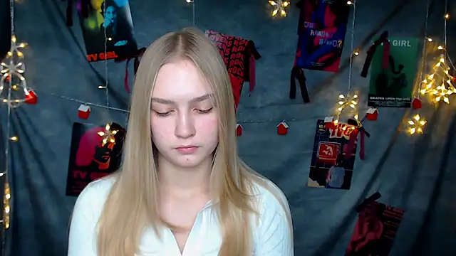 Snapshot of MademoiselleCl chatting on 12-15-25, 01:26 MademoiselleCl online show from 12-15-25, 01:26