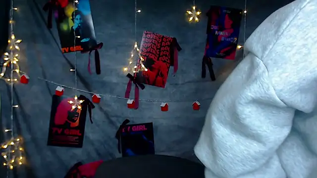 Snapshot of MademoiselleCl chatting on 12-16-25, 07:24 MademoiselleCl online show from 12-16-25, 07:24