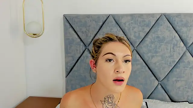 Lizz Luna online show from 12-14-24, 09:35