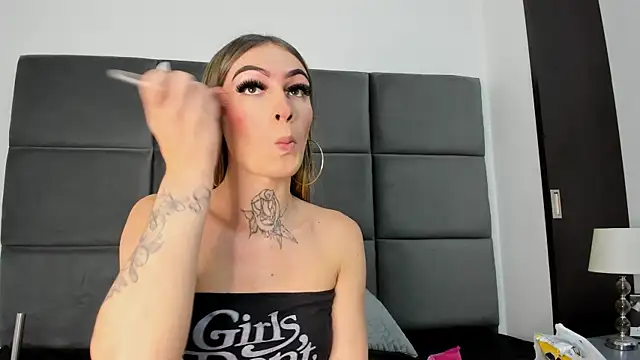 Lizz Luna online show from 10-16-25, 02:29