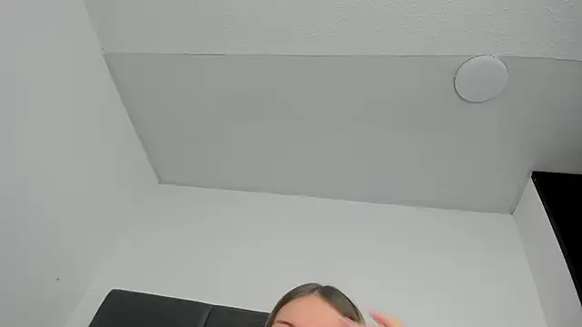 Lizz Luna online show from 10-24-25, 03:52