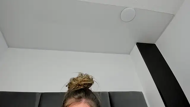 Lizz Luna online show from 11-18-25, 08:02