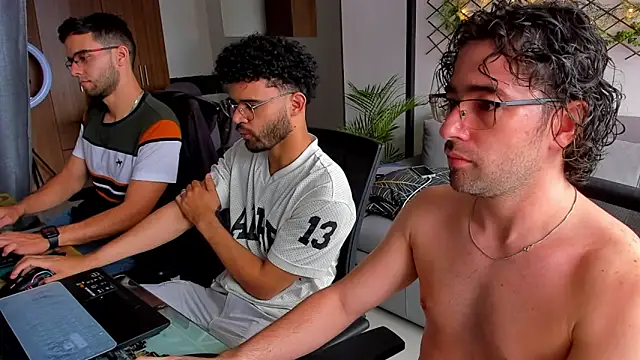 crisandrews online show from 03-17-25, 04:11