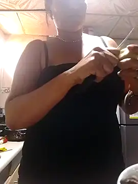 Snapshot of lupita_2023 chatting on 02-05-25, 03:52 lupita 2023 online show from 02-05-25, 03:52