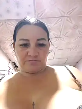 Snapshot of lupita_2023 chatting on 11-09-25, 04:11 lupita 2023 online show from 11-09-25, 04:11