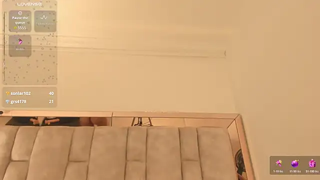 Snapshot of Oliviaa_Evans chatting on 10-30-25, 10:38 Oliviaa Evans online show from 10-30-25, 10:38