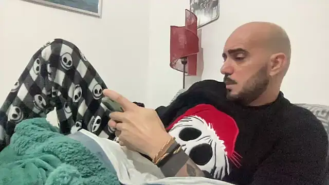 Snapshot of alessandromori91 chatting on 12-14-25, 07:40 alessandromori91 online show from 12-14-25, 07:40