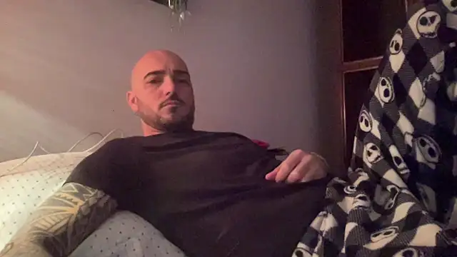 Snapshot of alessandromori91 chatting on 12-17-25, 08:26 alessandromori91 online show from 12-17-25, 08:26