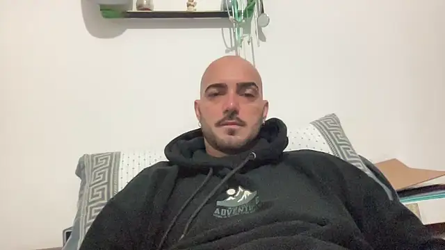 Snapshot of alessandromori91 chatting on 12-18-25, 10:27 alessandromori91 online show from 12-18-25, 10:27