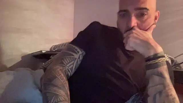 Snapshot of alessandromori91 chatting on 12-22-25, 10:18 alessandromori91 online show from 12-22-25, 10:18