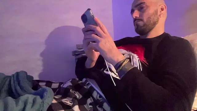 Snapshot of alessandromori91 chatting on 01-06-26, 01:20 alessandromori91 online show from 01-06-26, 01:20