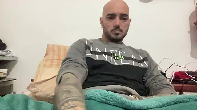 Snapshot of alessandromori91 chatting on 01-18-26, 08:34 alessandromori91 online show from 01-18-26, 08:34