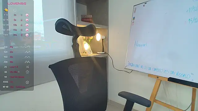 Snapshot of pauliCarter chatting on 11-11-25, 03:23 pauliCarter online show from 11-11-25, 03:23