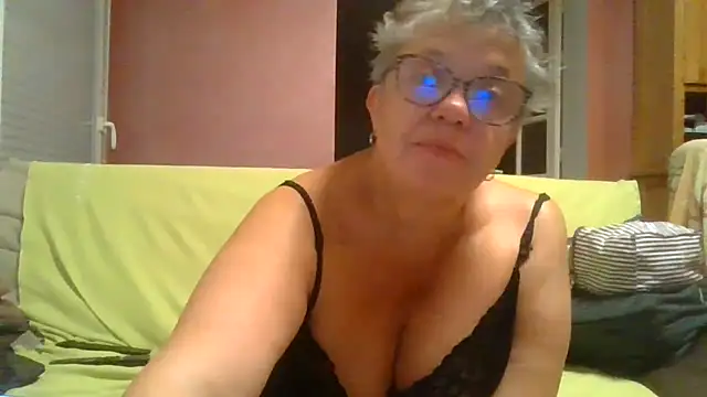 Vandeae44 online show from 09-19-25, 08:09