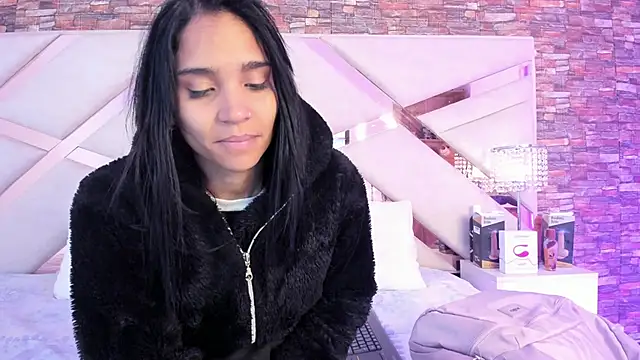 sophie pariss online show from 10-13-25, 02:00