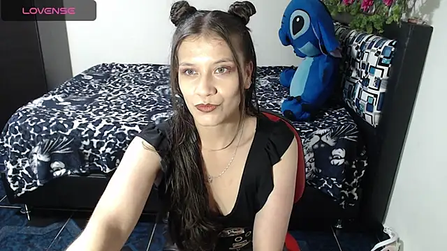 Snapshot of Yeliana_Will chatting on 02-20-25, 02:40 Yeliana Will online show from 02-20-25, 02:40