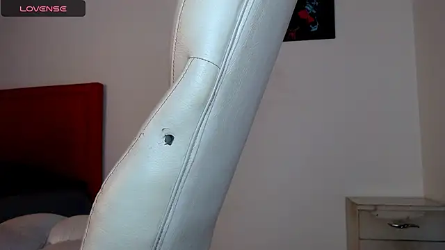 Snapshot of tonibelmont chatting on 12-27-24, 09:32 tonibelmont online show from 12-27-24, 09:32