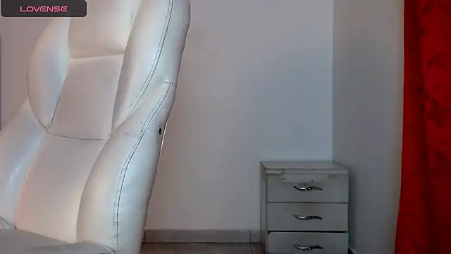 Snapshot of tonibelmont chatting on 12-31-24, 09:17 tonibelmont online show from 12-31-24, 09:17