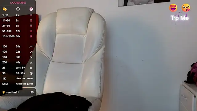 Snapshot of tonibelmont chatting on 02-19-25, 09:25 tonibelmont online show from 02-19-25, 09:25