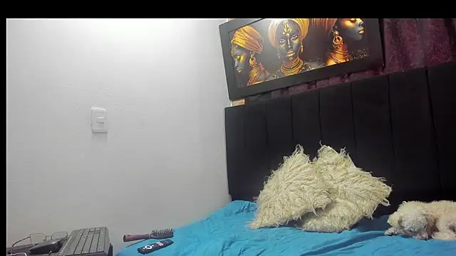 Snapshot of Evaaross_2345 chatting on 10-16-25, 02:51 Evaaross 2345 online show from 10-16-25, 02:51