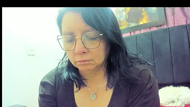 Snapshot of Evaaross_2345 chatting on 11-08-25, 02:28 Evaaross 2345 online show from 11-08-25, 02:28