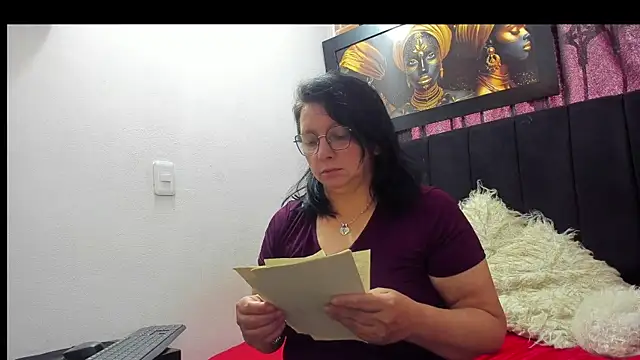 Snapshot of Evaaross_2345 chatting on 11-12-25, 02:39 Evaaross 2345 online show from 11-12-25, 02:39