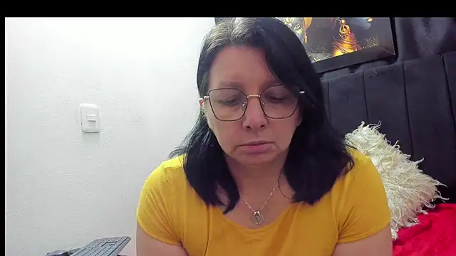 Snapshot of Evaaross_2345 chatting on 11-19-25, 09:48 Evaaross 2345 online show from 11-19-25, 09:48