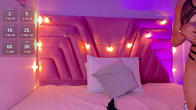 Snapshot of littleebonymommy chatting on 10-22-25, 02:45 littleebonymommy online show from 10-22-25, 02:45