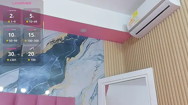 Snapshot of littleebonymommy chatting on 11-02-25, 08:00 littleebonymommy online show from 11-02-25, 08:00