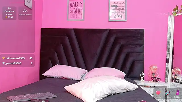 Snapshot of littleebonymommy chatting on 11-20-25, 08:19 littleebonymommy online show from 11-20-25, 08:19