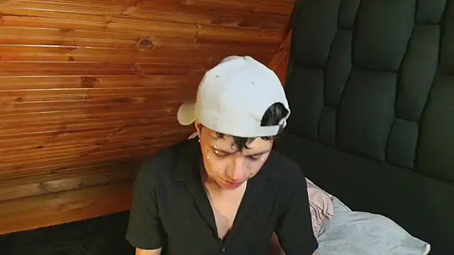 Justyn Ross online show from 10-17-25, 01:46