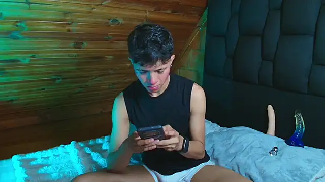 Justyn Ross online show from 11-16-25, 06:02