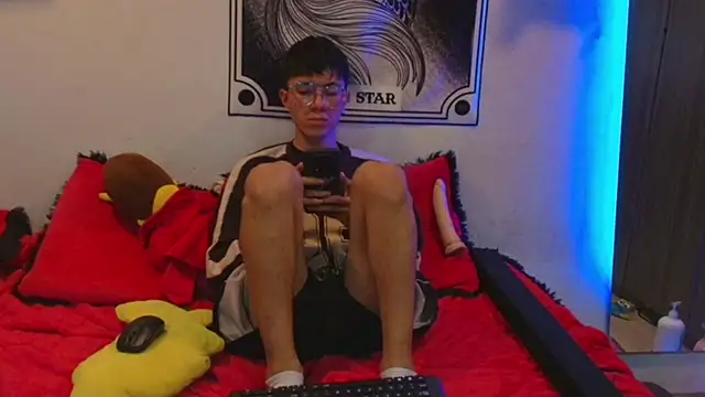 Snapshot of Justyn_Ross chatting on 12-02-25, 01:11 Justyn Ross online show from 12-02-25, 01:11